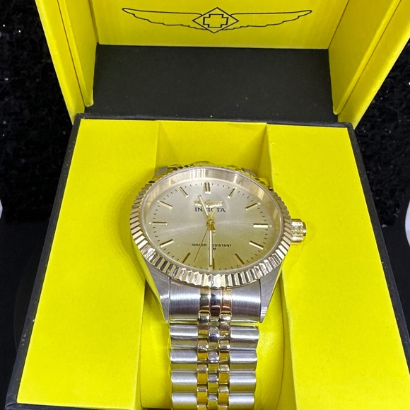 Men's (NWT) Invicta Two-Toned Watch w/Silver Face & Gold Accented Hands & Bezel - Picture 6 of 8